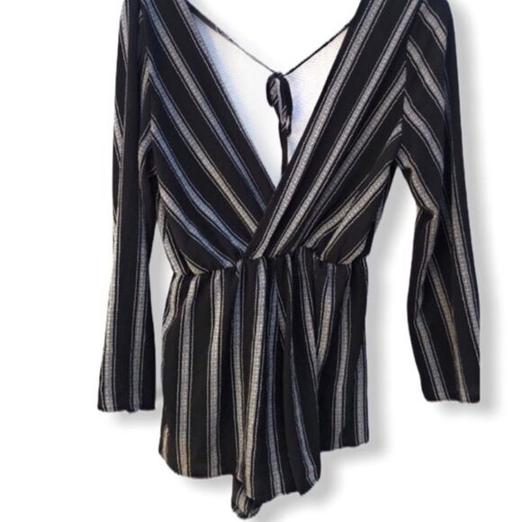 INTO‎ Shorts Romper - Picture 1 of 9